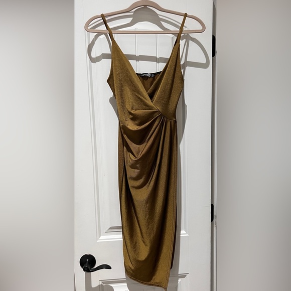 NWT. “Boohoo Night Sasha Textured Slinky Draped MIDI Dress Chartreuse” US Size 4 - Picture 3 of 8